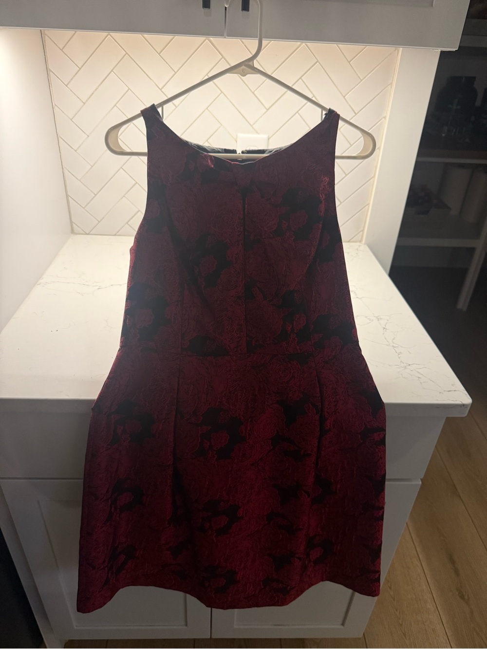 Women’s Red Floral Jacquard Sleeveless Dress